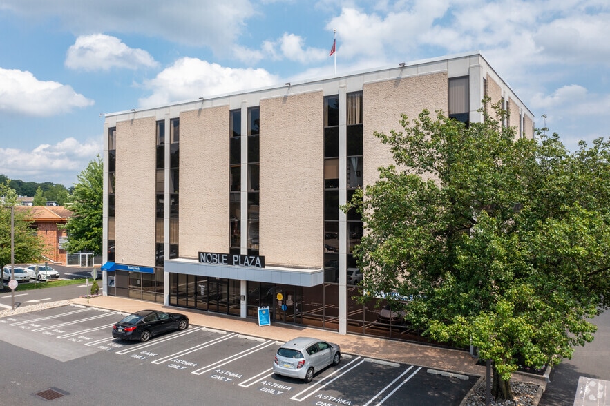 801 Old York Rd, Jenkintown, PA for lease - Building Photo - Image 2 of 6