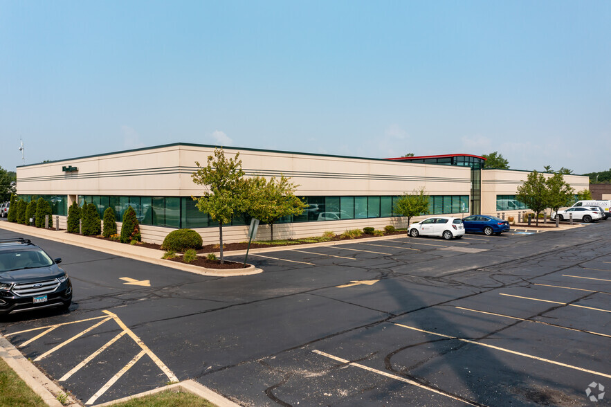 1548 Bond St, Naperville, IL for lease - Building Photo - Image 3 of 9