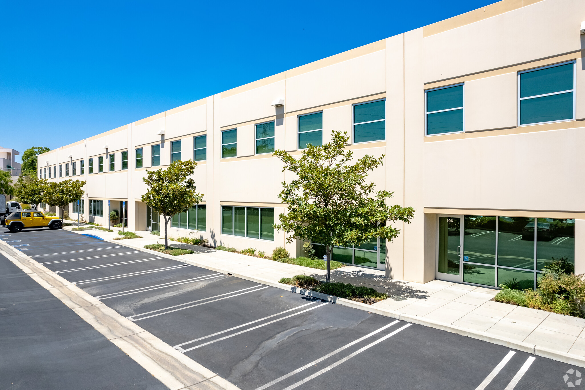 15823 Monte, Sylmar, CA for lease Primary Photo- Image 1 of 26