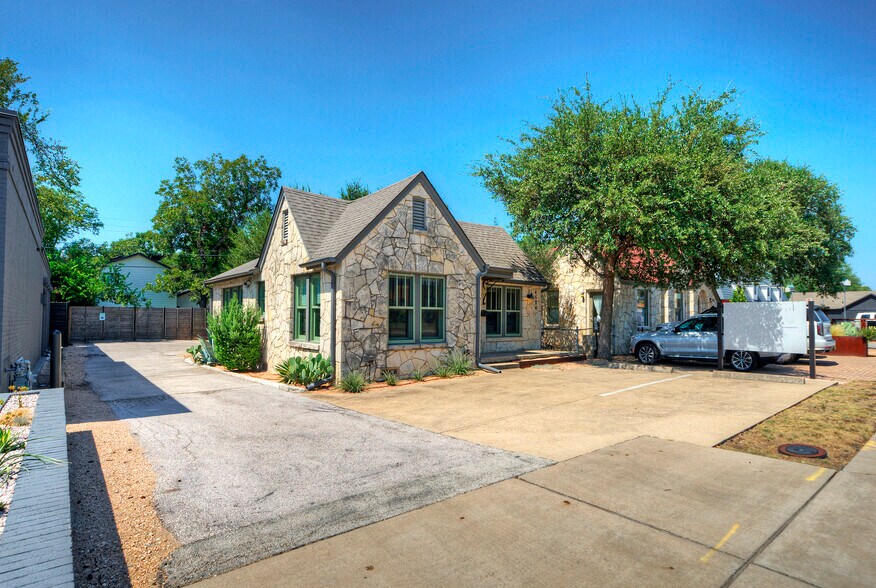 4524 Burnet Rd, Austin, TX for sale - Building Photo - Image 2 of 9