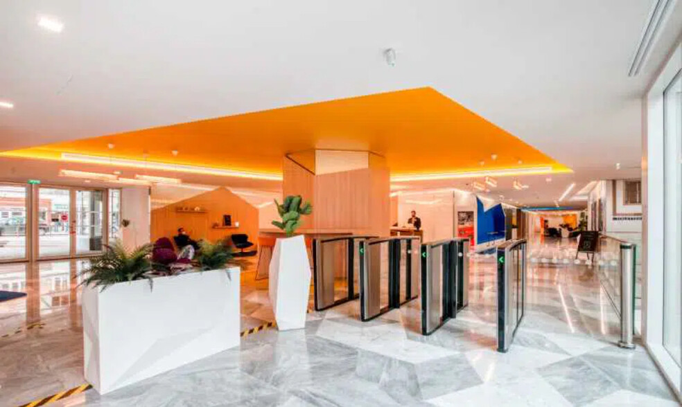 Coworking Space in Paris for lease - Interior Photo - Image 3 of 9