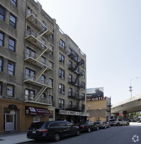252 S 4th St, Brooklyn, NY for lease - Building Photo - Image 2 of 2