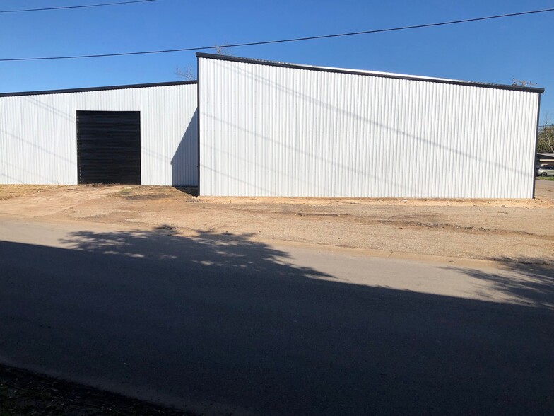 100 Sherman St, Conroe, TX for lease - Building Photo - Image 2 of 7