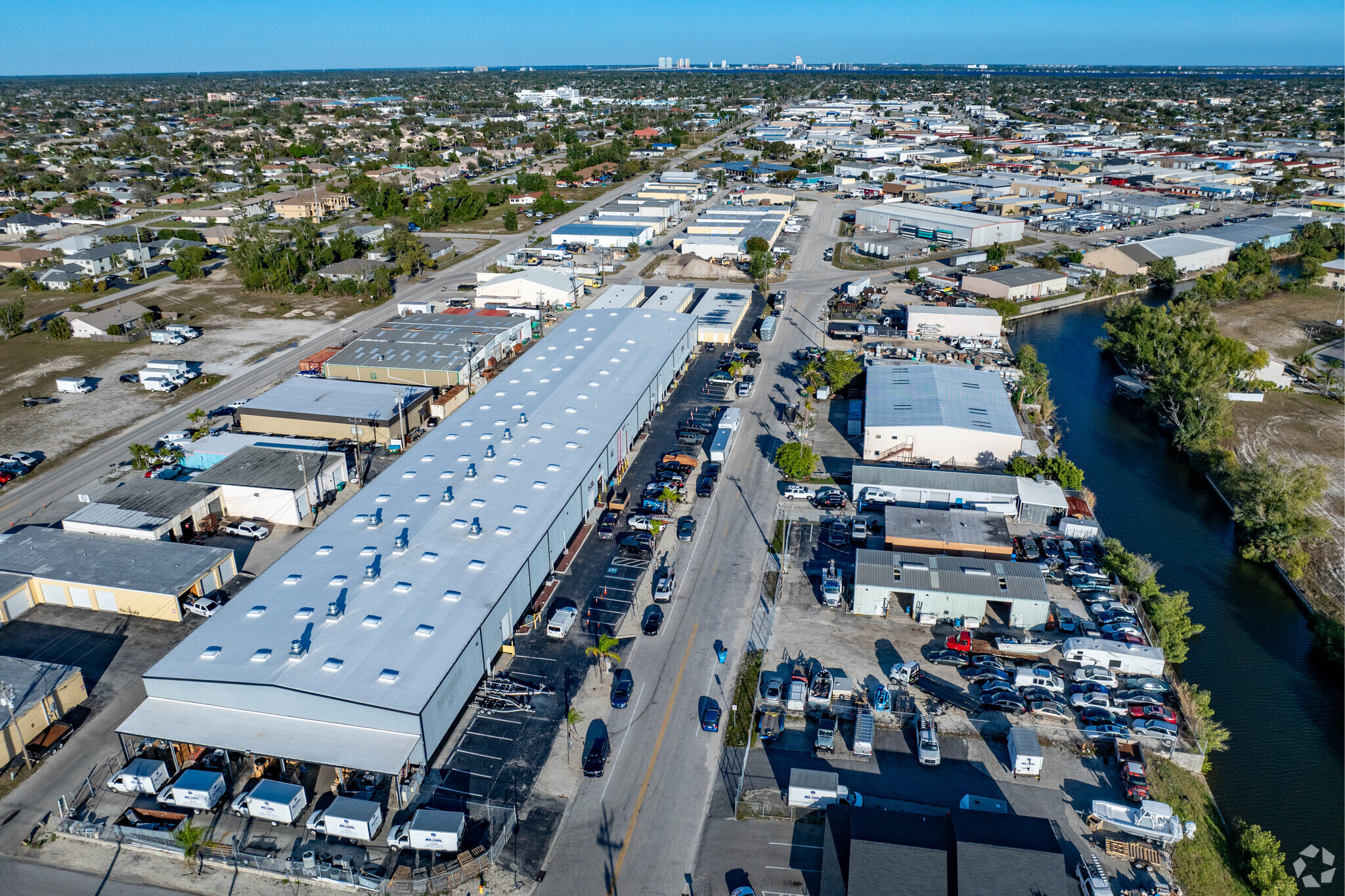 847-905 SE 9th Ter, Cape Coral, FL for lease Building Photo- Image 1 of 13