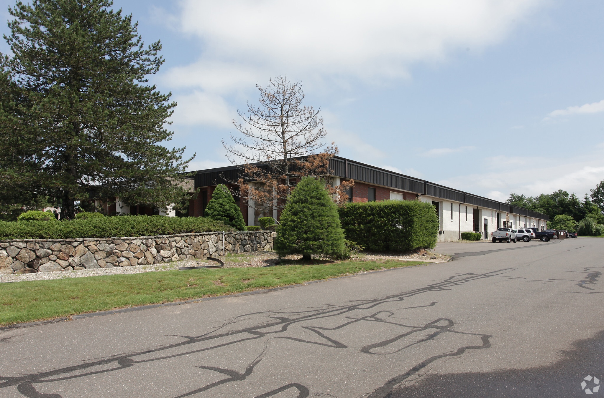 18 Thompson Rd, East Windsor, CT for lease Primary Photo- Image 1 of 22