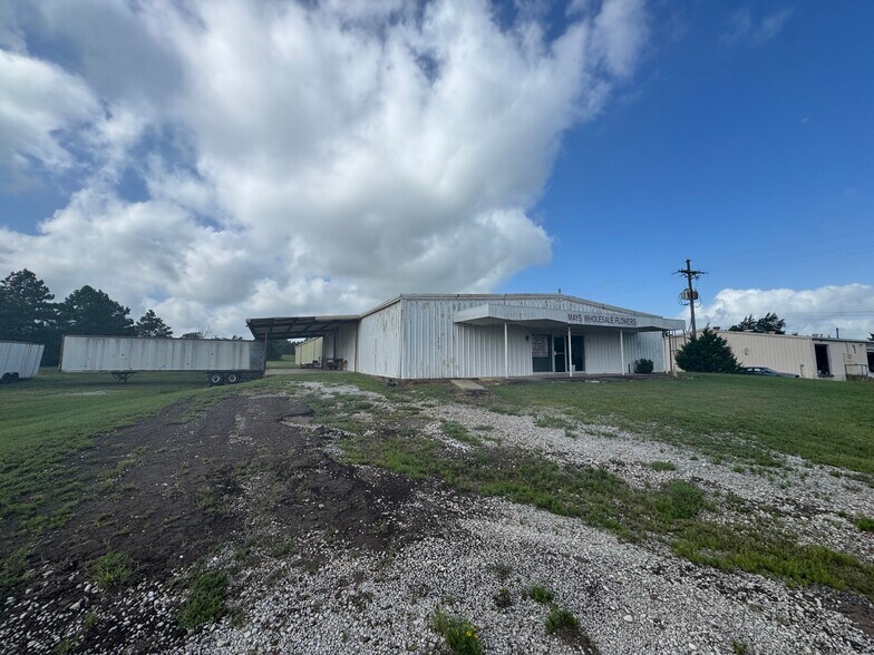 629 W Rutherford St, Mount Vernon, TX for sale - Building Photo - Image 2 of 5