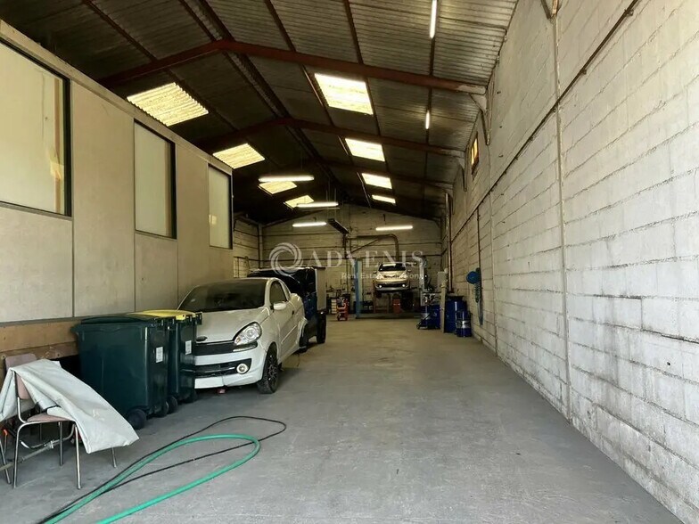 Retail in Bourges for lease - Interior Photo - Image 3 of 5