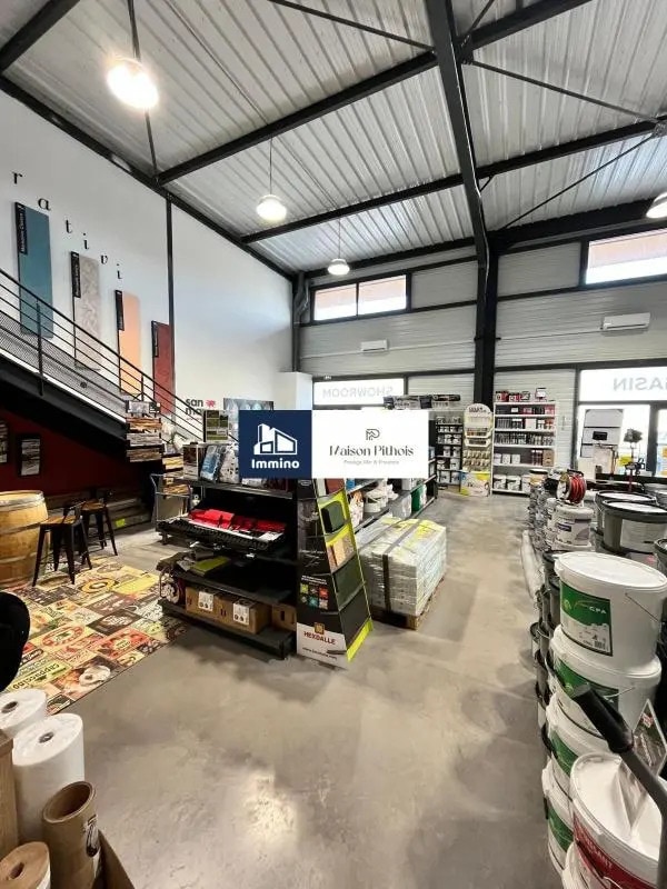 Retail in Brignoles for lease Interior Photo- Image 1 of 6