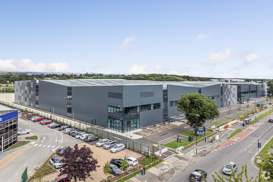 Fleming Way, Crawley for lease - Building Photo - Image 1 of 25
