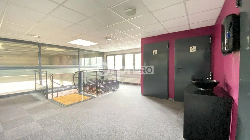 Office in Colmar for lease - Lobby - Image 3 of 12