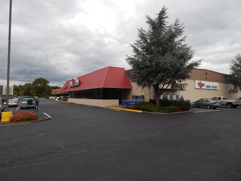 4601 Carnes Rd, Roseburg, OR for lease - Building Photo - Image 1 of 14