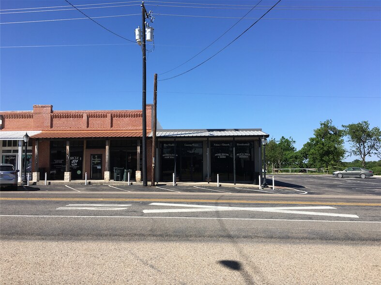 108 W McCart St, Krum, TX for sale - Building Photo - Image 2 of 13