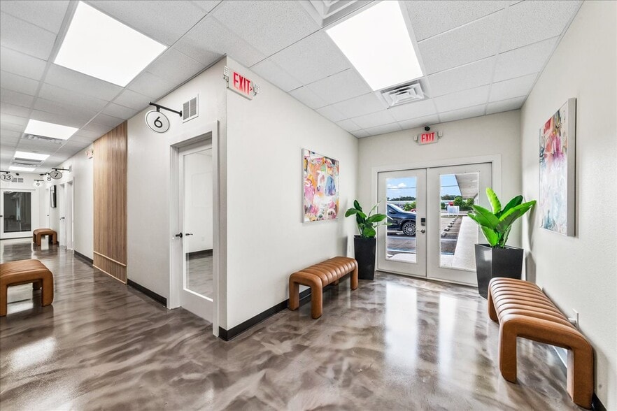 566 Barton Blvd, Rockledge, FL for lease - Building Photo - Image 1 of 14