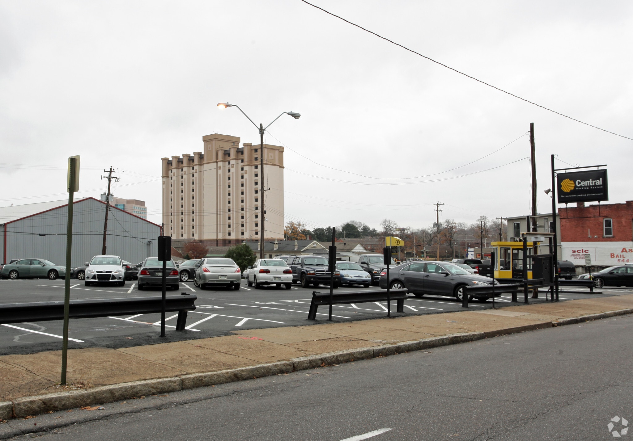 212 Poplar Ave, Memphis, TN for sale Primary Photo- Image 1 of 7