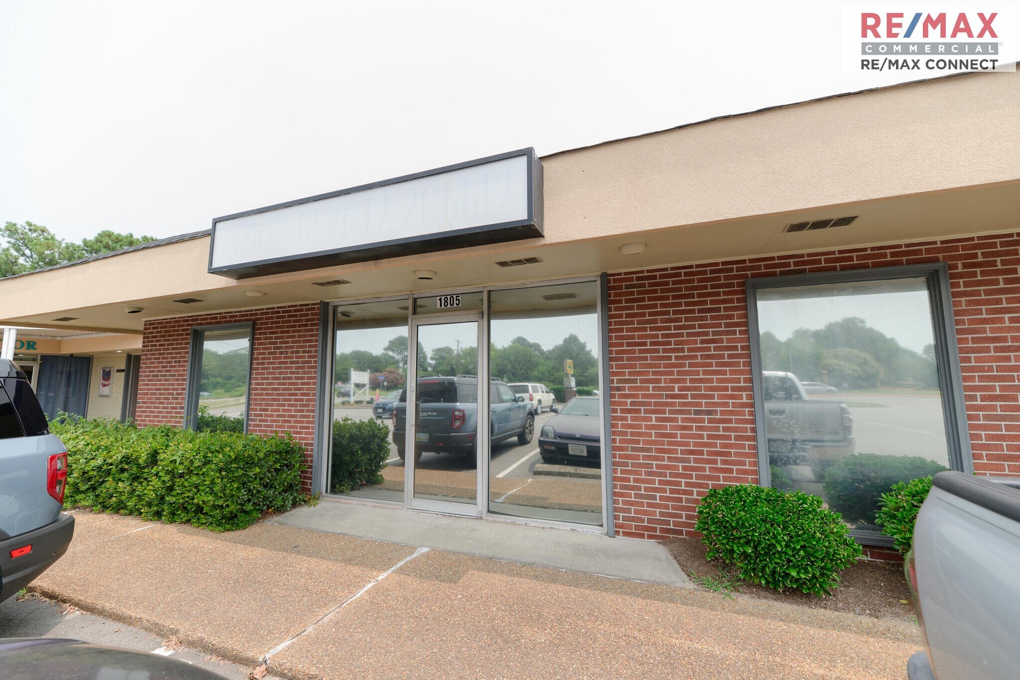 1747-1811 George Washington Memoria Hwy, Gloucester Point, VA for lease Interior Photo- Image 1 of 12