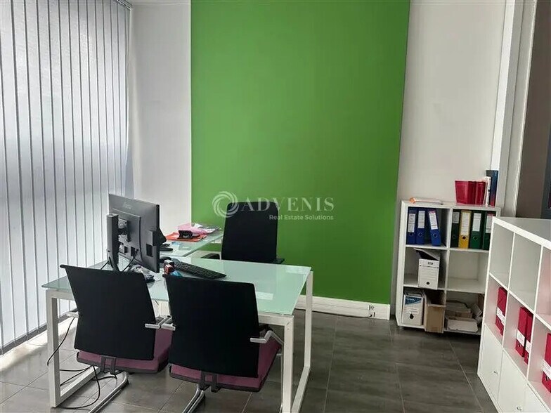 Retail in Fleury-les-Aubrais for lease - Building Photo - Image 3 of 8