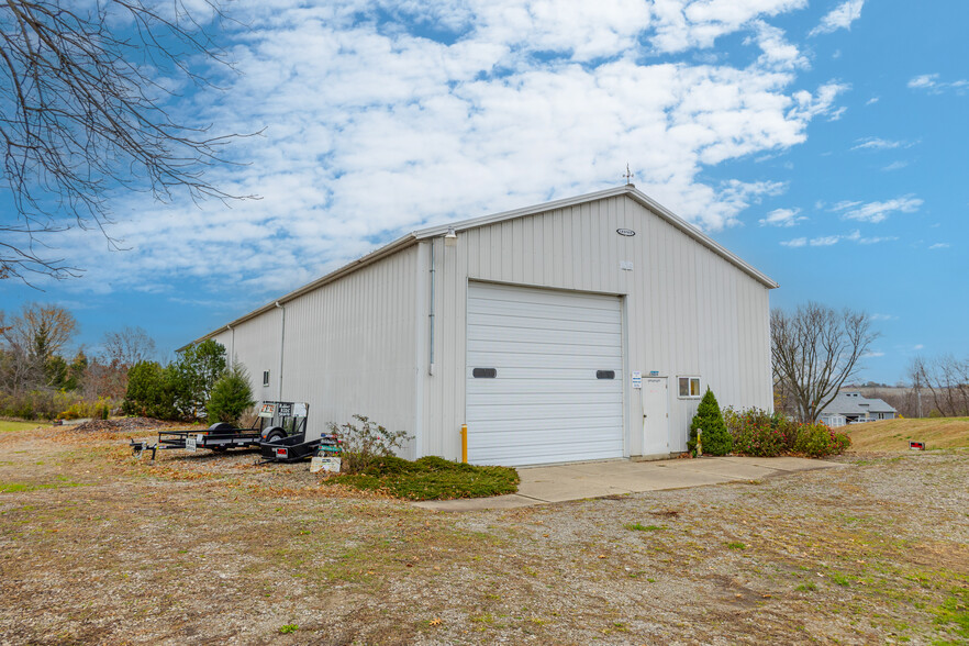 2090 Idaho Dr, Pella, IA for sale - Primary Photo - Image 1 of 24