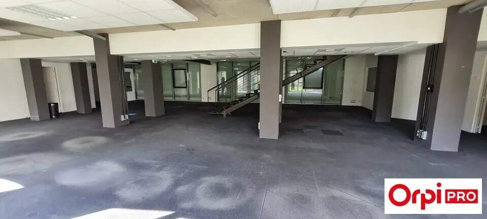 Office in Saint-Brieuc for lease - Interior Photo - Image 2 of 10