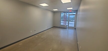 7903 SW Loop 410, San Antonio, TX for lease Interior Photo- Image 1 of 2