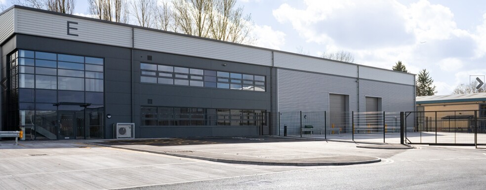 Broadheath Network Centre, Altrincham for sale - Primary Photo - Image 1 of 1