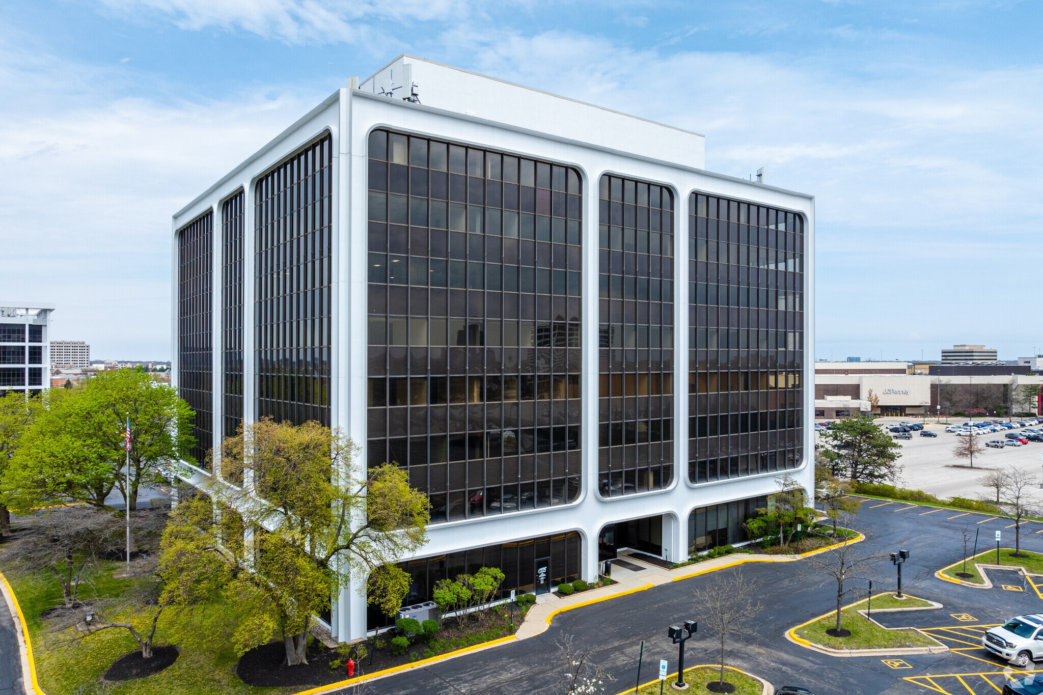 999 Plaza Dr, Schaumburg, IL for lease Primary Photo- Image 1 of 13