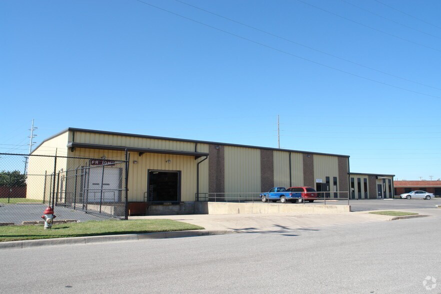 2909 S Spruce St, Wichita, KS 67216