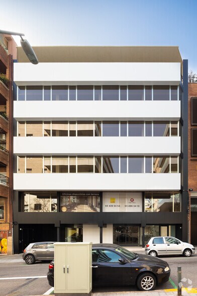 Office in Barcelona, Barcelona for lease - Building Photo - Image 2 of 5