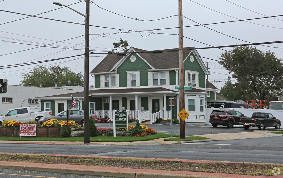 984 Fulton St, Farmingdale, NY for sale - Primary Photo - Image 1 of 1