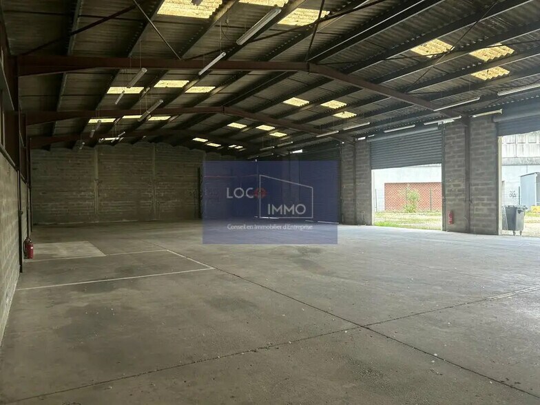 Industrial in Cenon for lease - Building Photo - Image 2 of 11