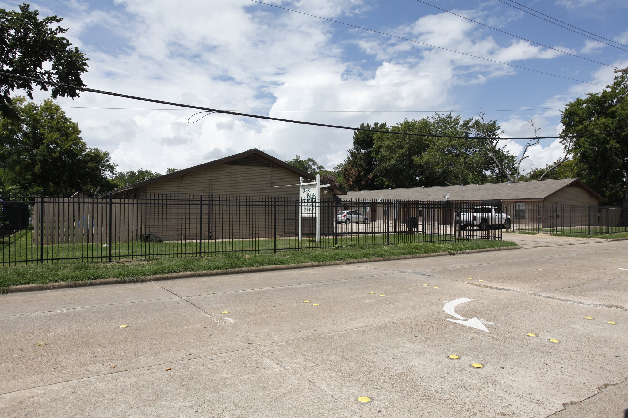 146 S Main St, Clute, TX 77531
