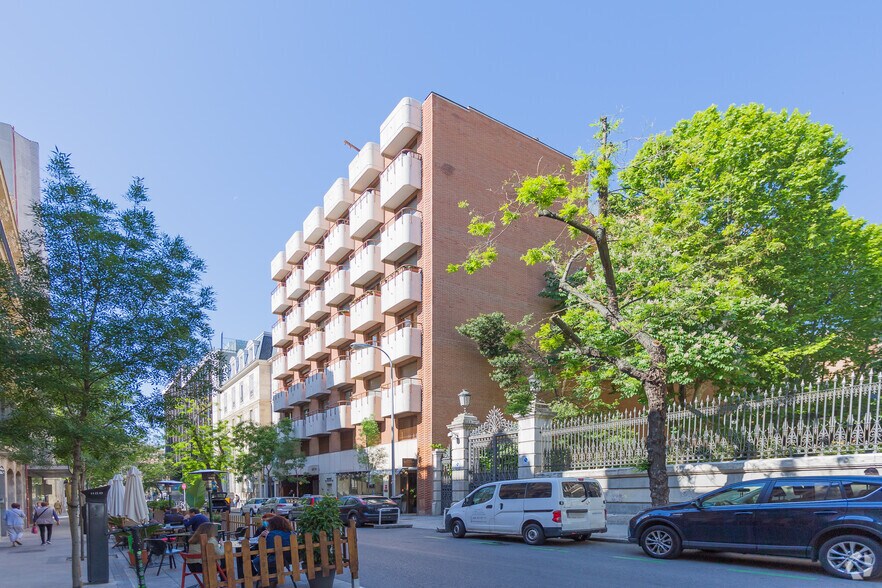 Multifamily in Madrid, Madrid for sale - Building Photo - Image 1 of 1