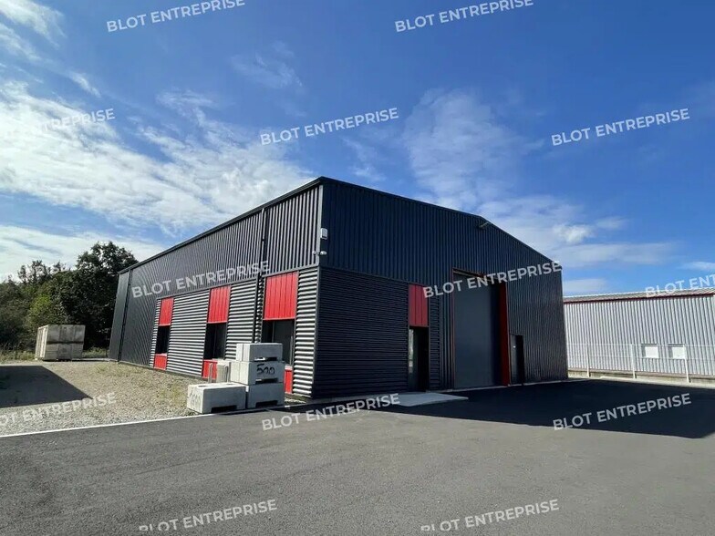 Office in Saint-Aignan-Grandlieu for lease - Building Photo - Image 1 of 9