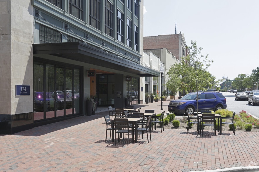 174 E Main St, Spartanburg, SC for lease - Building Photo - Image 3 of 45