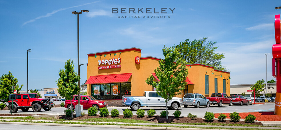 1379 Towne Square Blvd, Roanoke, VA for lease - Primary Photo - Image 1 of 5