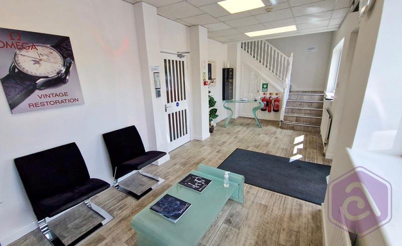 Main Rd, Hawkwell for lease Interior Photo- Image 1 of 4