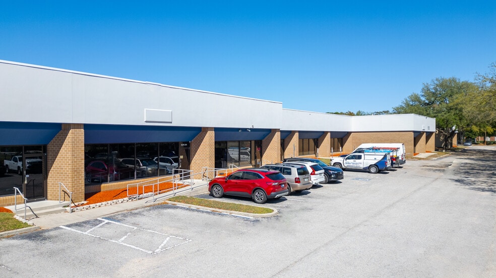 3902 Corporex Park Dr, Tampa, FL for lease - Building Photo - Image 3 of 11