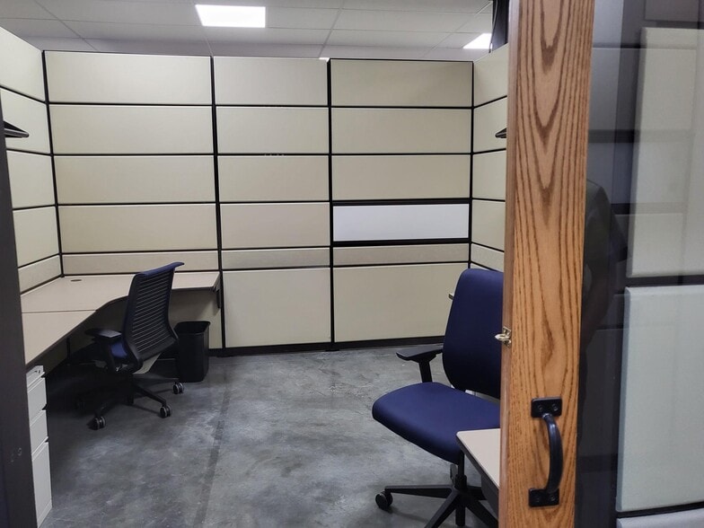 16701 E Iliff Ave, Aurora, CO for lease - Interior Photo - Image 3 of 8