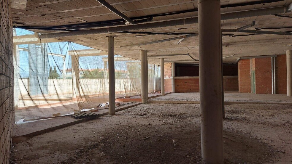 Retail in Benamaurel for sale - Interior Photo - Image 3 of 8