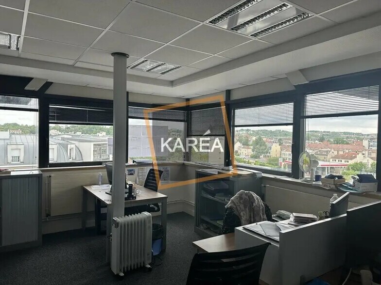 Office in Mareuil-lès-Meaux for sale - Interior Photo - Image 2 of 5