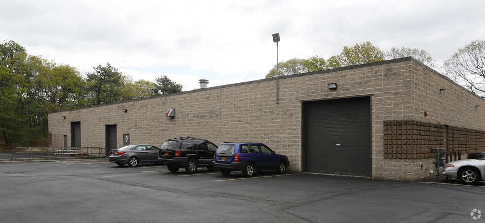 750 Blue Point Rd, Holtsville, NY for lease - Building Photo - Image 2 of 5