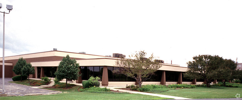 3200 Squibb Dr, Rolling Meadows, IL for lease - Primary Photo - Image 1 of 4