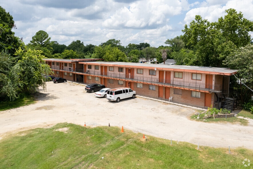 5619 Airline Dr, Houston, TX for sale - Building Photo - Image 2 of 6