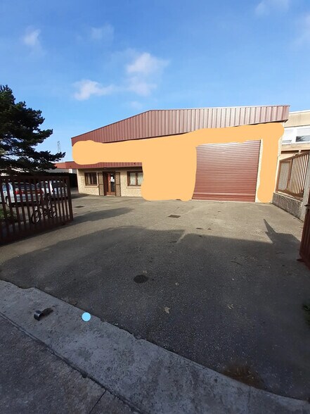 Industrial in Saint-Genis-Laval for sale - Building Photo - Image 1 of 4