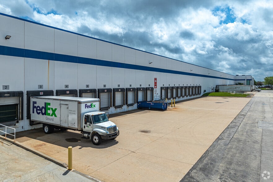 2 Gateway Ct, Bolingbrook, IL for lease - Building Photo - Image 3 of 4