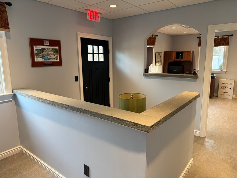 90 Ramapo Valley Rd, Oakland, NJ for lease - Building Photo - Image 3 of 16