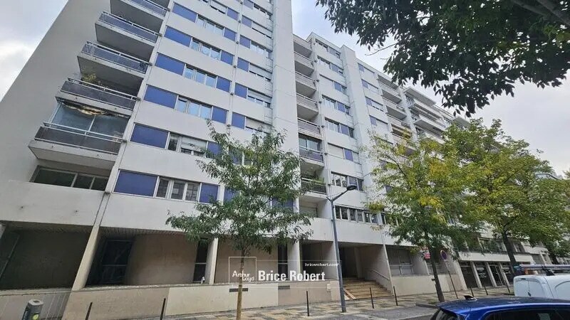 Office in Lyon for lease - Building Photo - Image 3 of 5