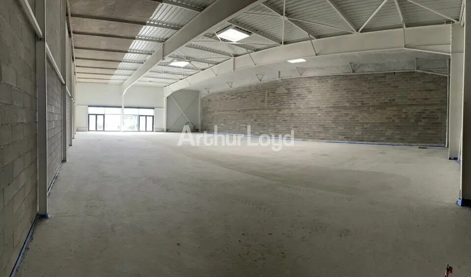 Retail in Champigny for lease - Interior Photo - Image 2 of 2