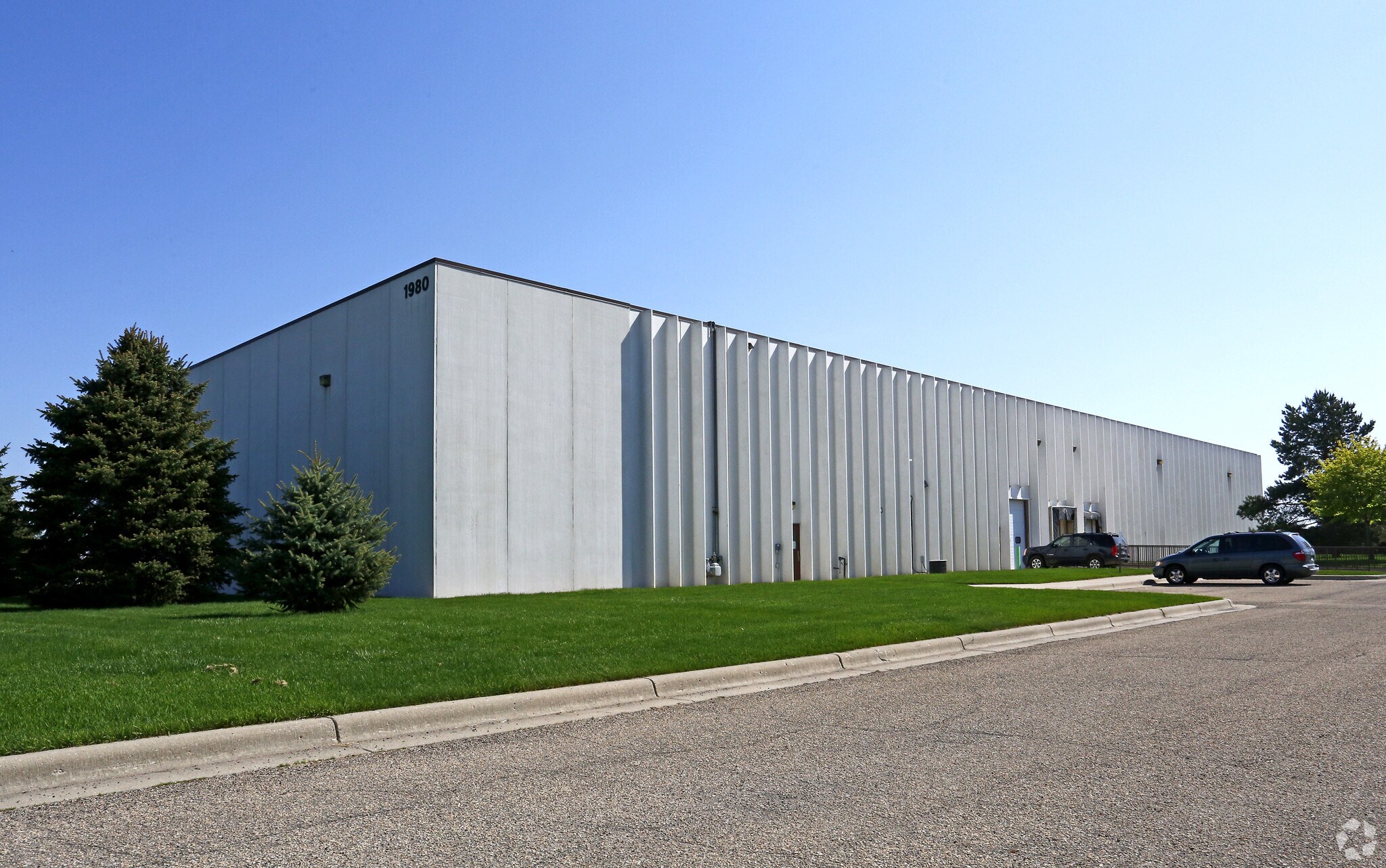 1980 Lookout Dr, North Mankato, MN for sale Primary Photo- Image 1 of 1