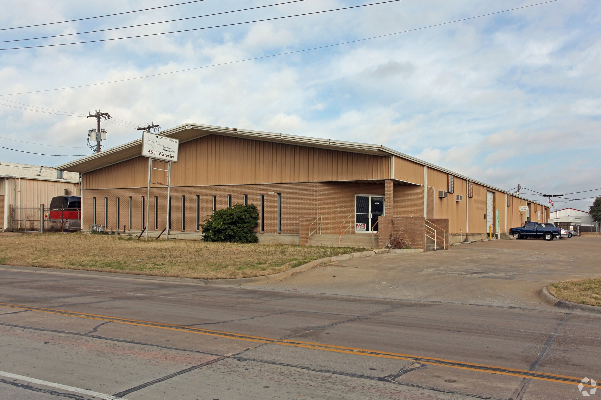 2037 E Union Bower Rd, Irving, TX for sale Primary Photo- Image 1 of 1