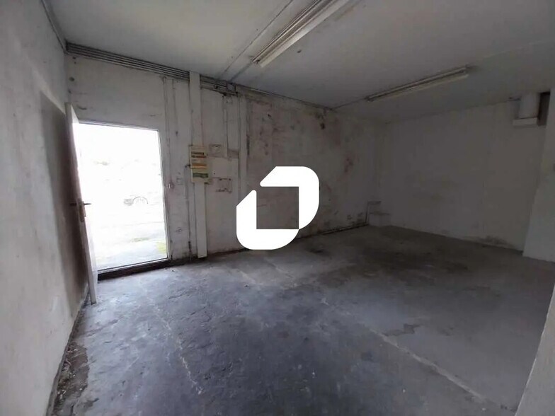 Flex in Bordeaux for lease - Building Photo - Image 2 of 8